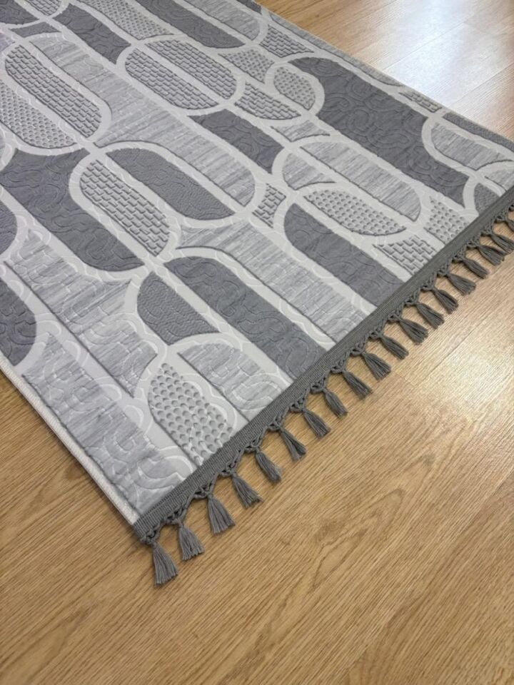 Kaymaz Taban Gri Pon Pon Örgü Saçaklı Modern Geometrik Desenli  Yıkanabilir Yolluk Halı 150 x 350 - GRİ