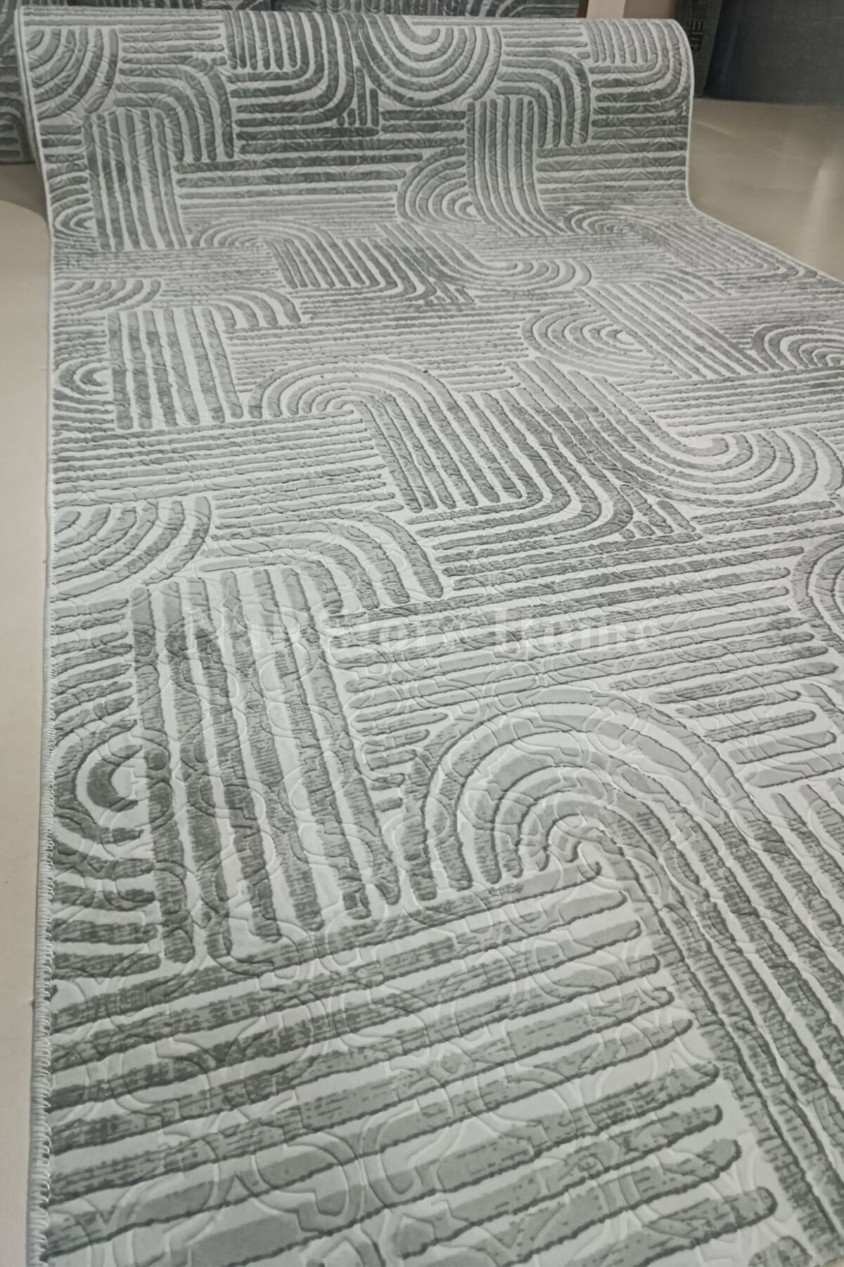 ELİT OSSO KREM VİZON KABARTMALI KAYMAZ TABAN YIKANABİLİR KESME YOLLUK HALI GRİ - 150 x 500